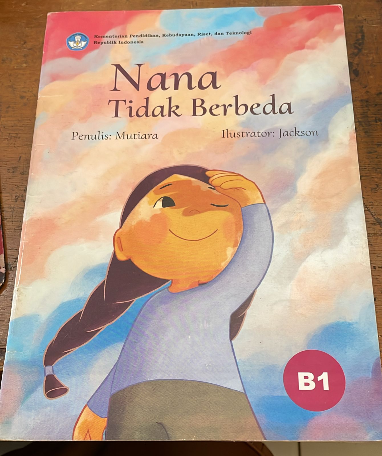 Sampul Nana Tidak Berbeda