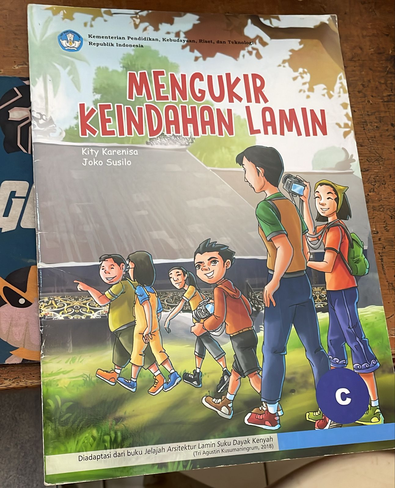Sampul Mengukur Keindahan Lamin