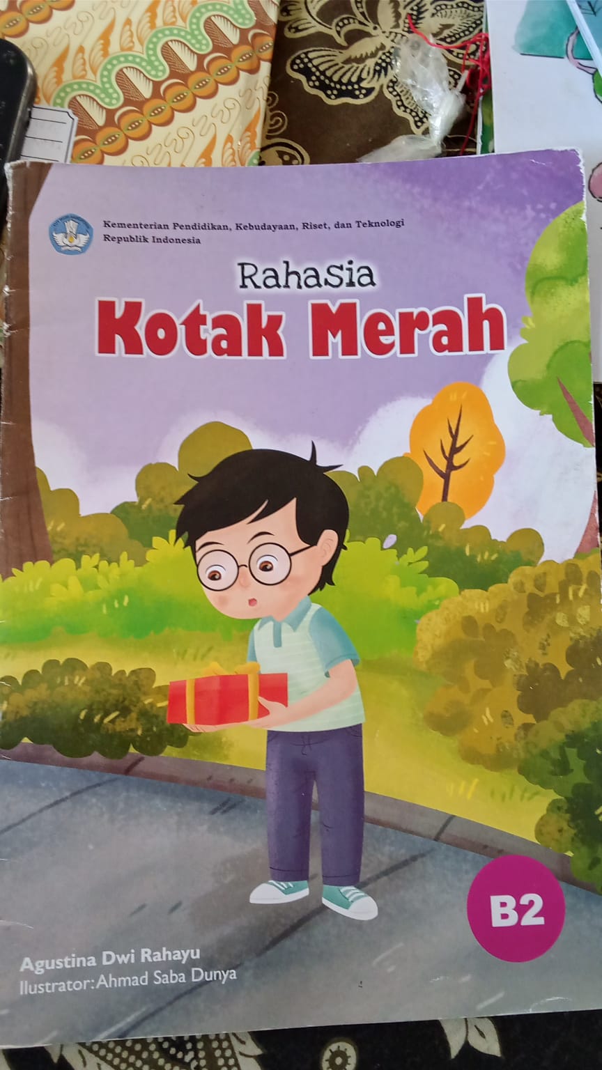 Sampul kotak merah