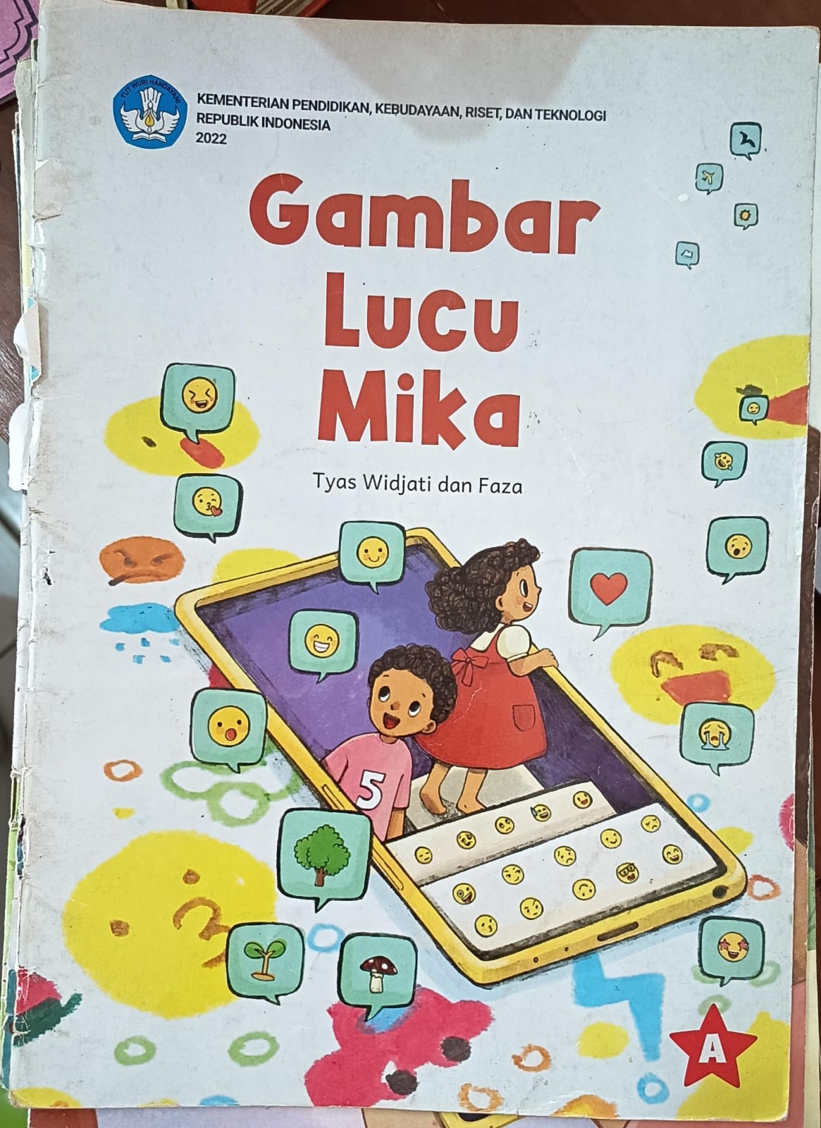 Sampul Gambar Lucu Mika