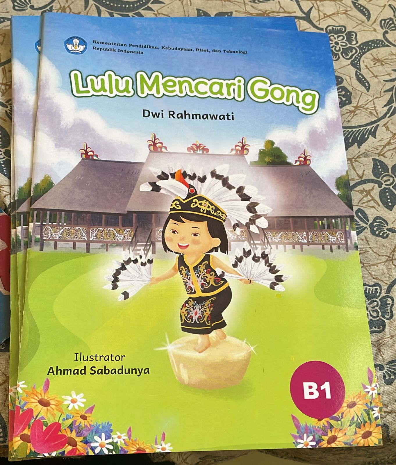 Sampul Lulu Mencari Gong